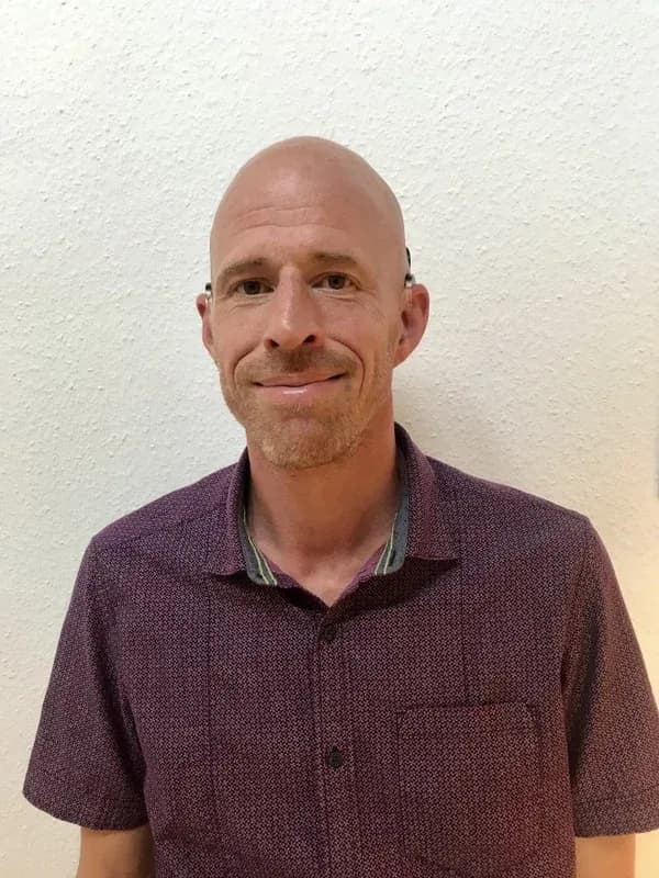 Stefan, SONEO Hörpartner, mit beidseitigen Cochlea-Implantaten